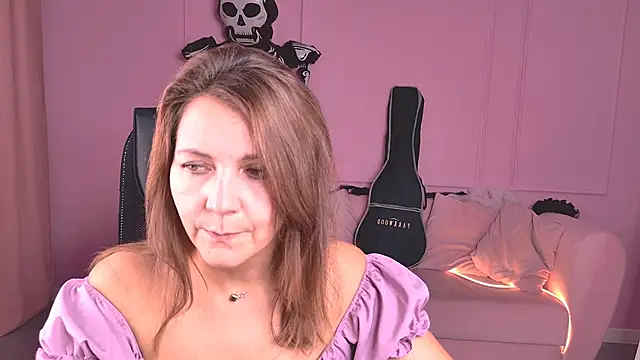 NicoleHitman online show from October 30, 2025, 9:29 am