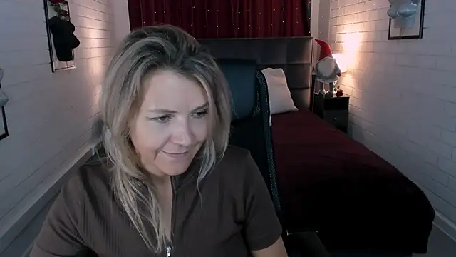 NicoleHitman online show from July 24, 2026, 1:29 pm