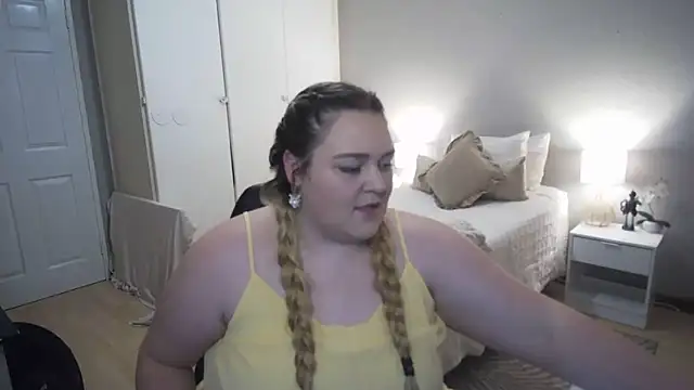 Snapshot of Neytjie chatting on November 28, 2025, 6:41 pm Neytjie online show from November 28, 2025, 6:41 pm