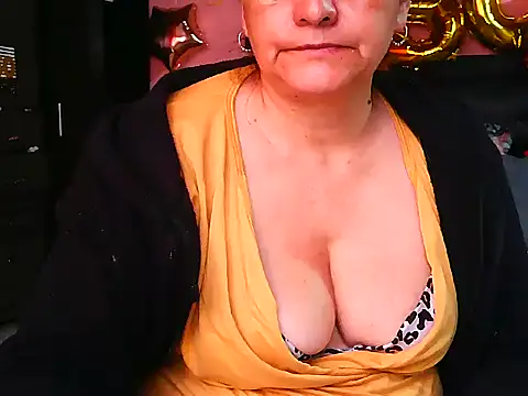 Snapshot of BiancaSteel chatting on July 28, 2026, 2:13 pm BiancaSteel online show from July 28, 2026, 2:13 pm