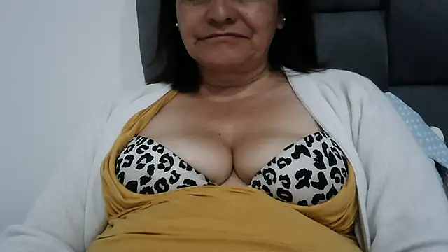 Snapshot of BiancaSteel chatting on February 5, 2026, 2:40 am BiancaSteel online show from February 5, 2026, 2:40 am