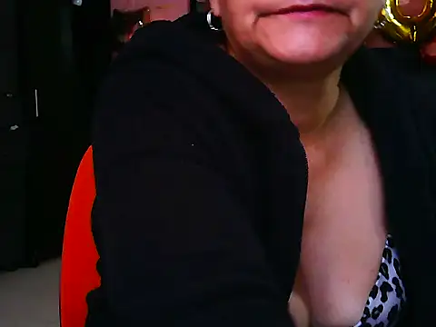 Snapshot of BiancaSteel chatting on July 28, 2026, 12:48 pm BiancaSteel online show from July 28, 2026, 12:48 pm