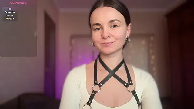 lanaloulou online show from September 21, 2025, 1:49 pm