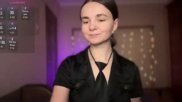 lanaloulou online show from October 6, 2025, 9:59 pm