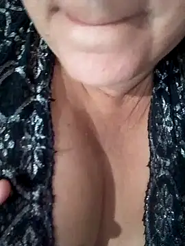 Snapshot of Sandra42 chatting on November 24, 2025, 1:11 pm Sandra42 online show from November 24, 2025, 1:11 pm