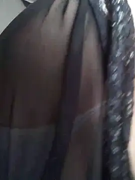 Snapshot of Sandra42 chatting on December 4, 2025, 1:43 pm Sandra42 online show from December 4, 2025, 1:43 pm