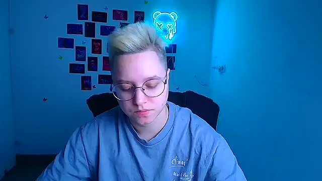 Bella Swannn online show from March 20, 2026, 6:03 am