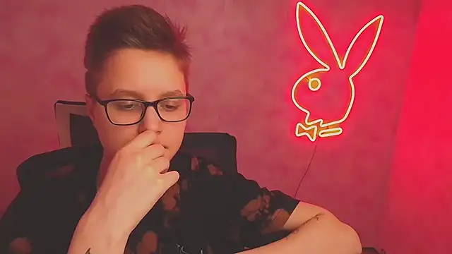 Bella Swannn online show from March 12, 2025, 4:02 pm