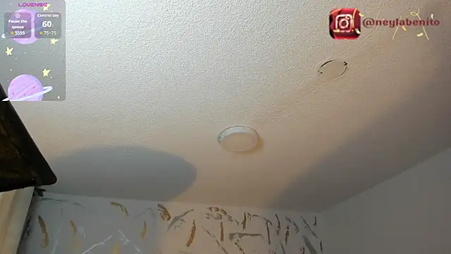 Cristal Velle online show from August 7, 2026, 1:06 pm
