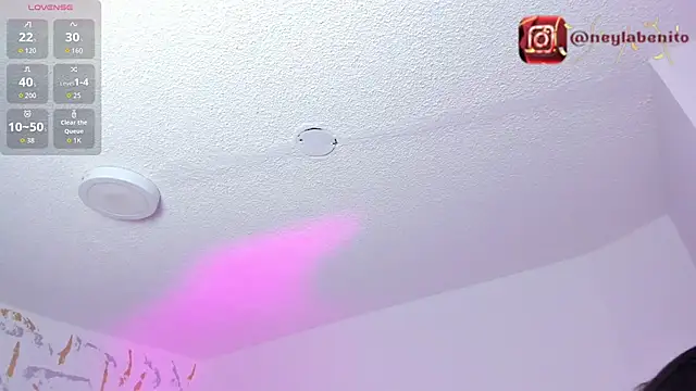 Cristal Velle online show from July 3, 2026, 1:17 pm