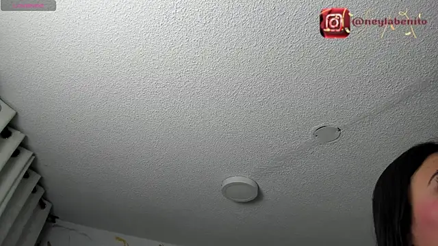 Cristal Velle online show from August 5, 2026, 1:05 pm