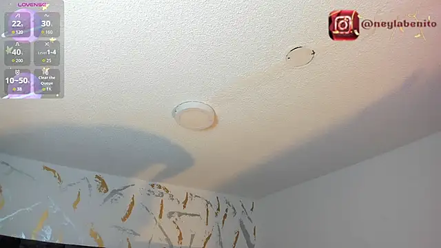 Cristal Velle online show from July 22, 2026, 1:13 pm