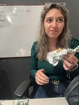 Isabella Varella online show from December 18, 2025, 1:26 pm