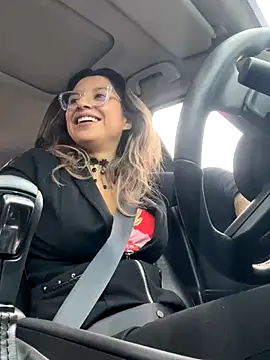 Isabella Varella online show from November 26, 2025, 2:17 pm