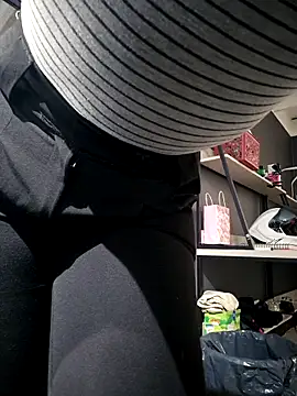 Isabella Varella online show from September 18, 2025, 12:52 pm