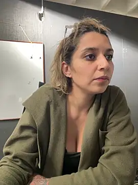 Isabella Varella online show from February 24, 2026, 12:28 pm