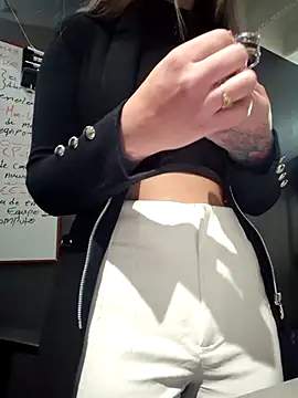 Isabella Varella online show from September 9, 2025, 12:47 pm