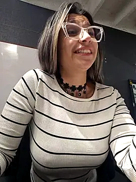 Isabella Varella online show from October 16, 2025, 1:14 am