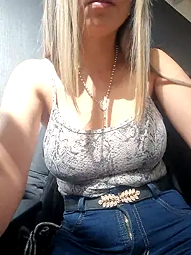 Isabella Varella online show from September 26, 2025, 12:56 pm