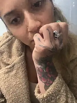 Isabella Varella online show from February 16, 2026, 12:37 pm