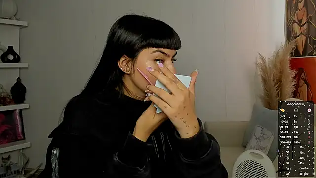 Saraa Desiree online show from September 18, 2025, 1:36 pm