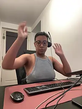 Snapshot of Melia_Rayne chatting on March 6, 2026, 10:32 am Melia Rayne online show from March 6, 2026, 10:32 am