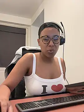 Snapshot of Melia_Rayne chatting on March 23, 2026, 10:15 am Melia Rayne online show from March 23, 2026, 10:15 am