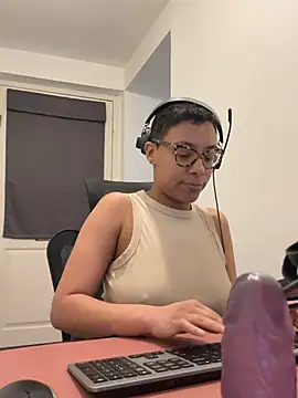 Snapshot of Melia_Rayne chatting on March 5, 2026, 10:45 am Melia Rayne online show from March 5, 2026, 10:45 am