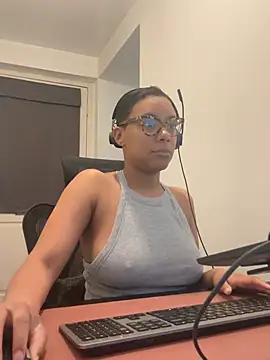 Snapshot of Melia_Rayne chatting on March 13, 2026, 10:42 am Melia Rayne online show from March 13, 2026, 10:42 am