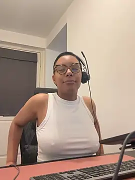 Snapshot of Melia_Rayne chatting on March 2, 2026, 11:50 am Melia Rayne online show from March 2, 2026, 11:50 am