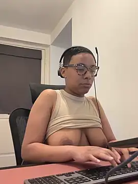 Snapshot of Melia_Rayne chatting on March 26, 2026, 10:35 am Melia Rayne online show from March 26, 2026, 10:35 am