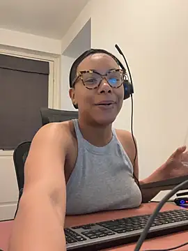 Snapshot of Melia_Rayne chatting on March 25, 2026, 10:14 am Melia Rayne online show from March 25, 2026, 10:14 am