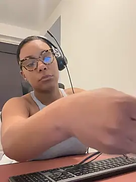 Snapshot of Melia_Rayne chatting on March 20, 2026, 10:38 am Melia Rayne online show from March 20, 2026, 10:38 am