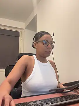 Snapshot of Melia_Rayne chatting on March 17, 2026, 10:29 am Melia Rayne online show from March 17, 2026, 10:29 am