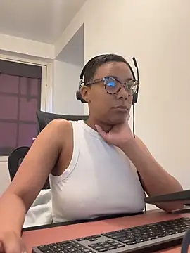 Snapshot of Melia_Rayne chatting on March 30, 2026, 9:33 am Melia Rayne online show from March 30, 2026, 9:33 am