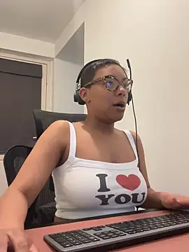 Snapshot of Melia_Rayne chatting on April 3, 2026, 11:05 am Melia Rayne online show from April 3, 2026, 11:05 am