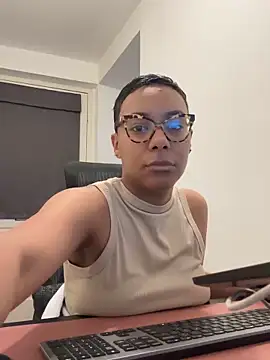 Snapshot of Melia_Rayne chatting on March 24, 2026, 10:15 am Melia Rayne online show from March 24, 2026, 10:15 am