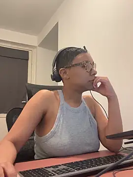 Snapshot of Melia_Rayne chatting on March 27, 2026, 10:49 am Melia Rayne online show from March 27, 2026, 10:49 am