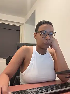 Snapshot of Melia_Rayne chatting on April 1, 2026, 9:10 am Melia Rayne online show from April 1, 2026, 9:10 am