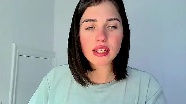 neferutt online show from November 6, 2025, 4:11 pm