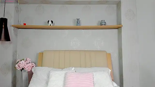 isabella winkler online show from November 6, 2025, 2:32 pm