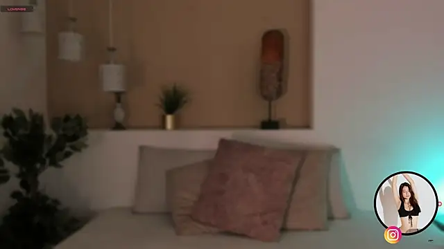 alison222  online show from October 13, 2025, 7:48 pm