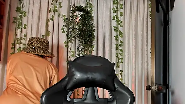 Snapshot of SarahLynn7 chatting on February 15, 2026, 10:52 pm SarahLynn7 online show from February 15, 2026, 10:52 pm