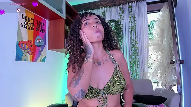 Snapshot of SarahLynn7 chatting on March 21, 2026, 10:46 pm SarahLynn7 online show from March 21, 2026, 10:46 pm