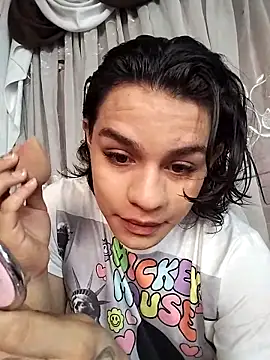 Moonroxe  online show from March 4, 2025, 5:13 pm