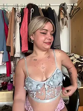 Snapshot of Biana_Fernan chatting on June 10, 2026, 12:28 pm Biana Fernan online show from June 10, 2026, 12:28 pm