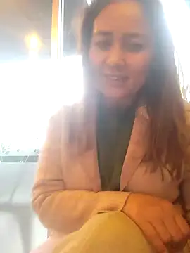 Snapshot of China_pink chatting on March 13, 2025, 1:32 am China pink online show from March 13, 2025, 1:32 am