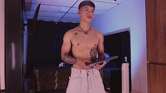 ErosKhaos online show from October 19, 2025, 10:56 pm