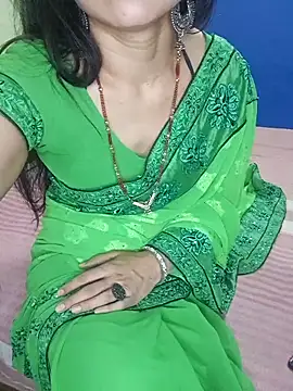 Cute-Zarina online show from October 20, 2025, 5:46 pm