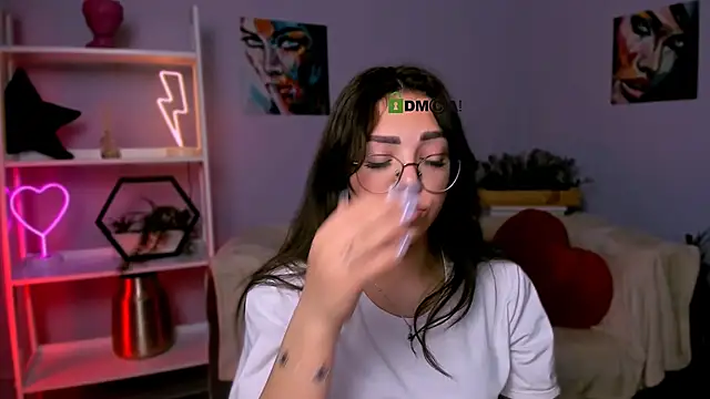 kiki swan online show from March 10, 2025, 10:07 am